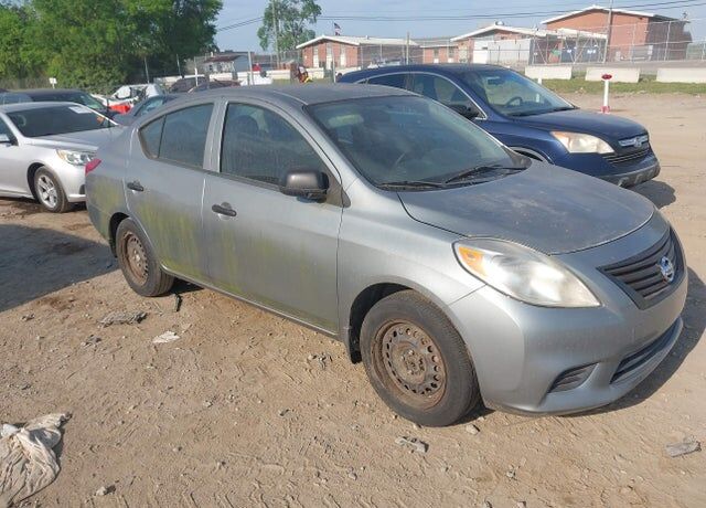 2012 NISSAN Versa