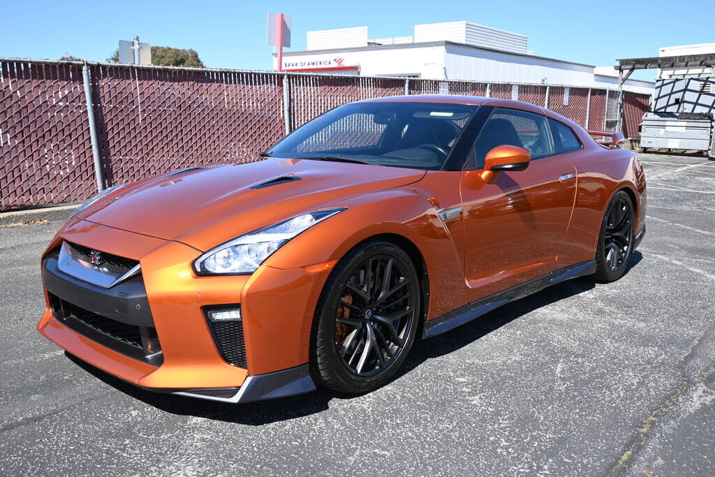 2017 NISSAN GT-R