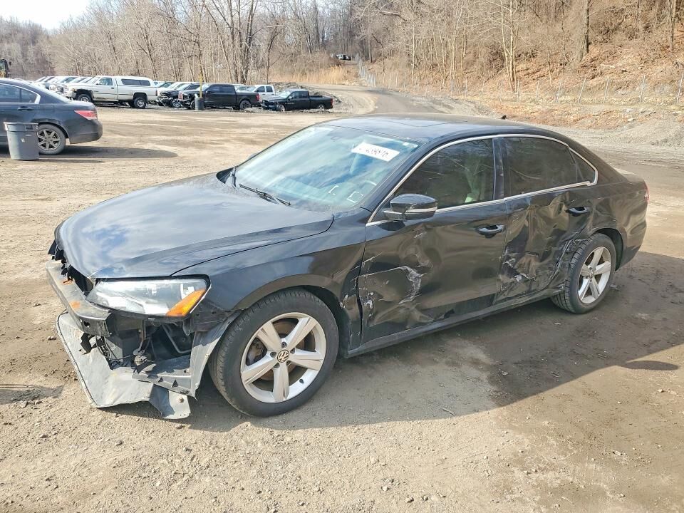 2013 VOLKSWAGEN Passat