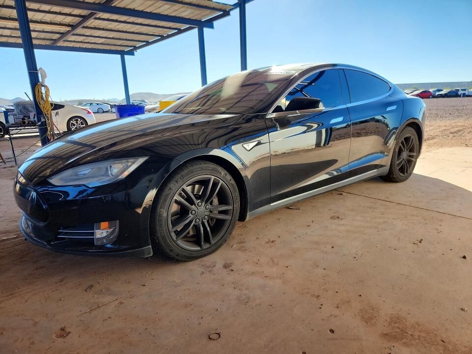 2015 TESLA Model S