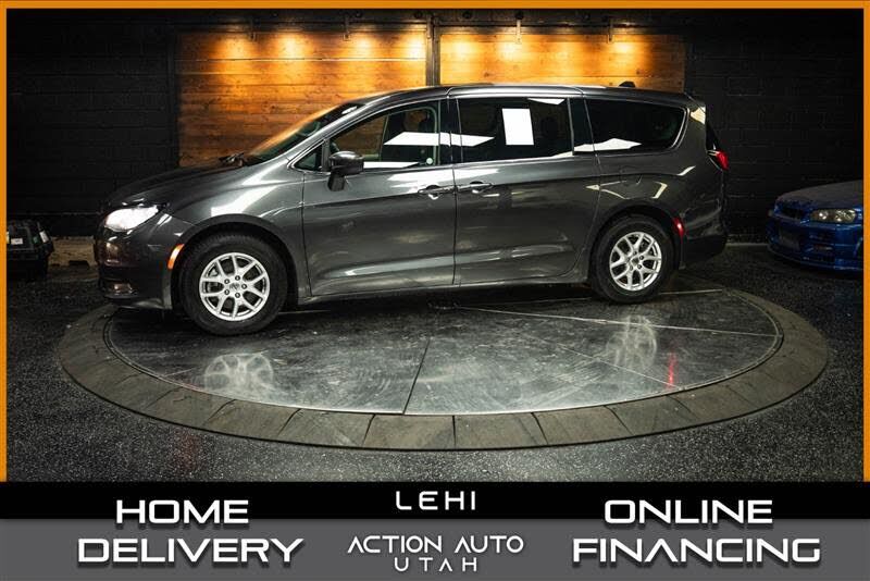 2023 CHRYSLER Voyager