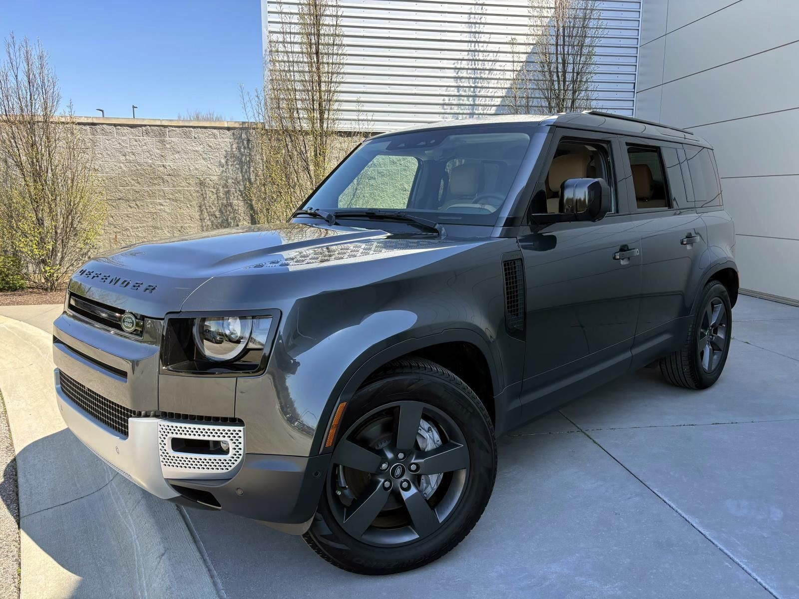 2025 LAND ROVER Defender