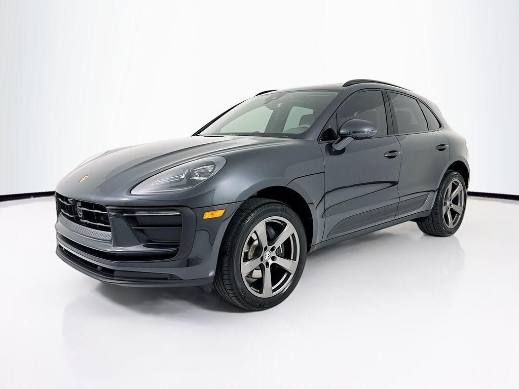 2026 PORSCHE Macan
