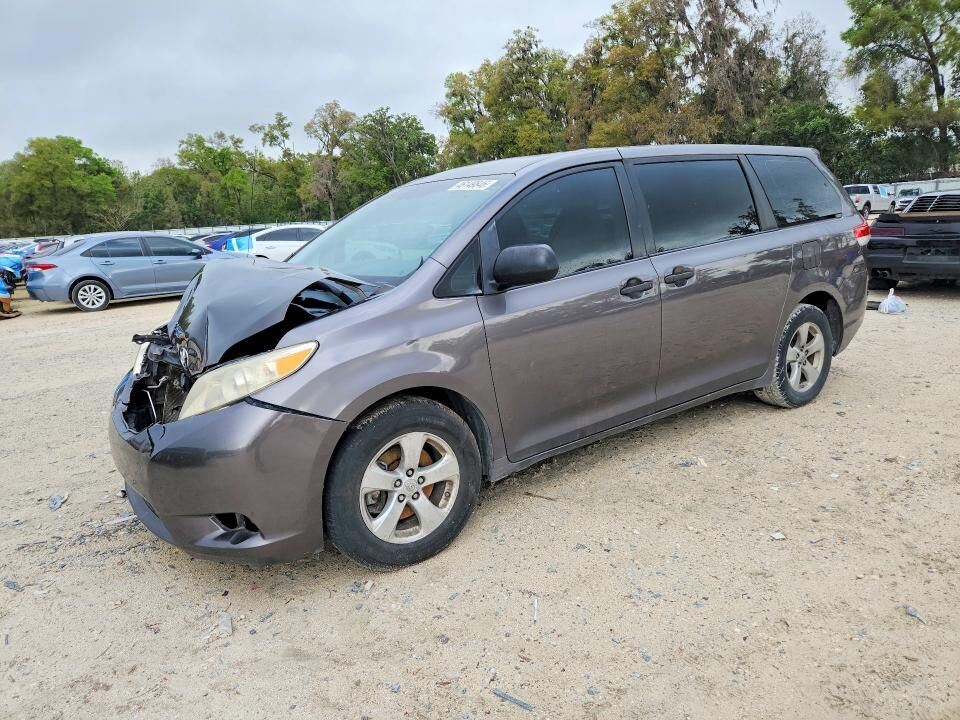 2011 TOYOTA Sienna