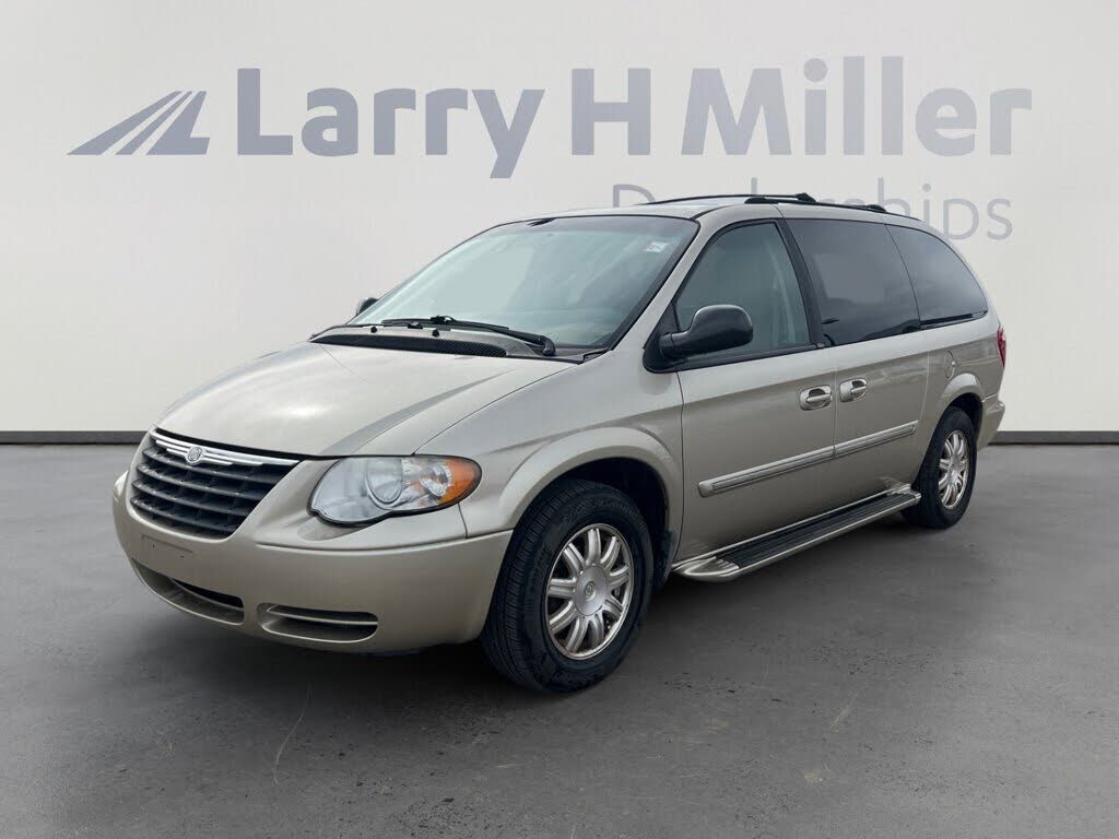 2005 CHRYSLER Town and Country