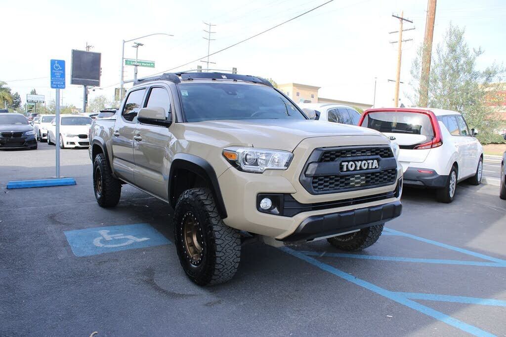 2019 TOYOTA Tacoma
