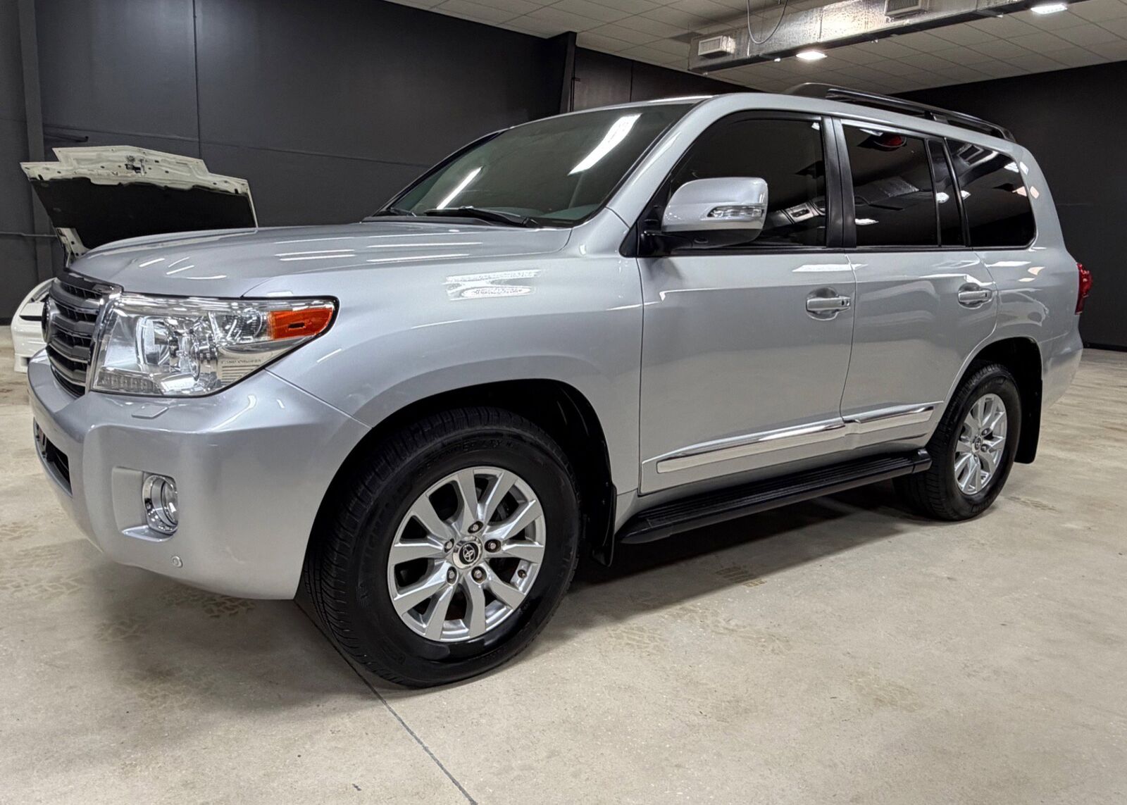 2015 TOYOTA Land Cruiser