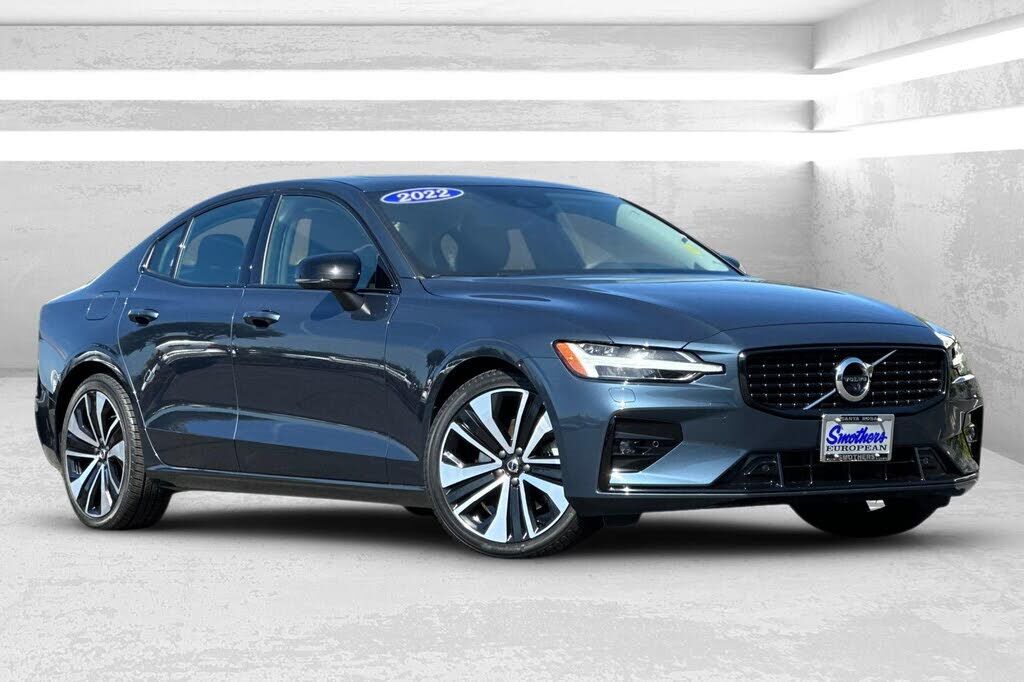 2022 VOLVO S60