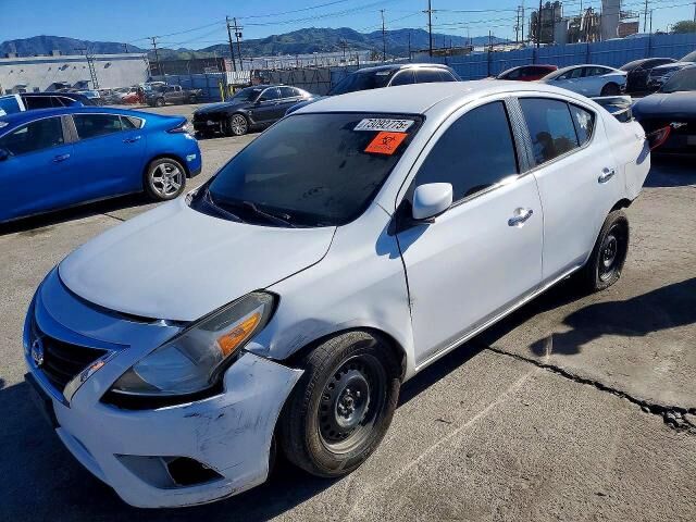 2017 NISSAN Versa
