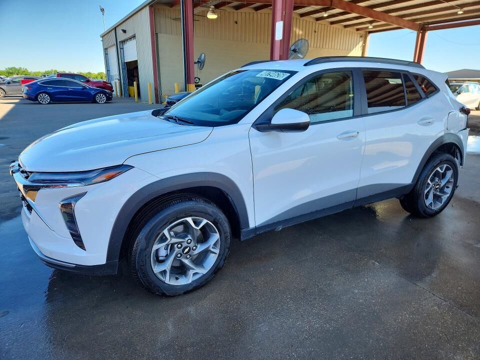 2025 CHEVROLET Trax