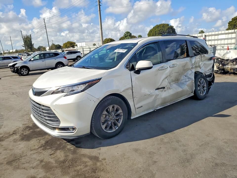 2021 TOYOTA Sienna