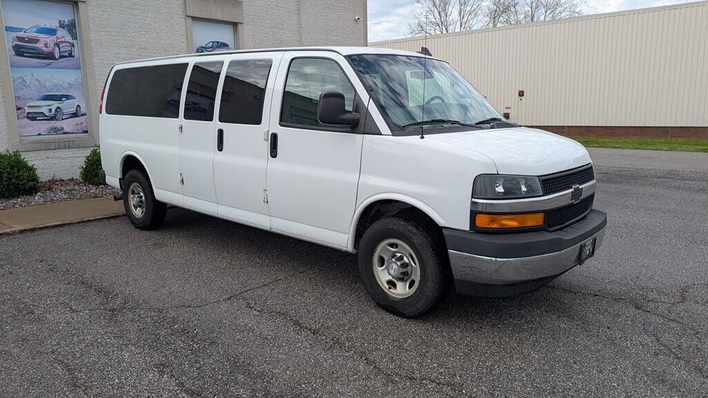 2017 CHEVROLET Express