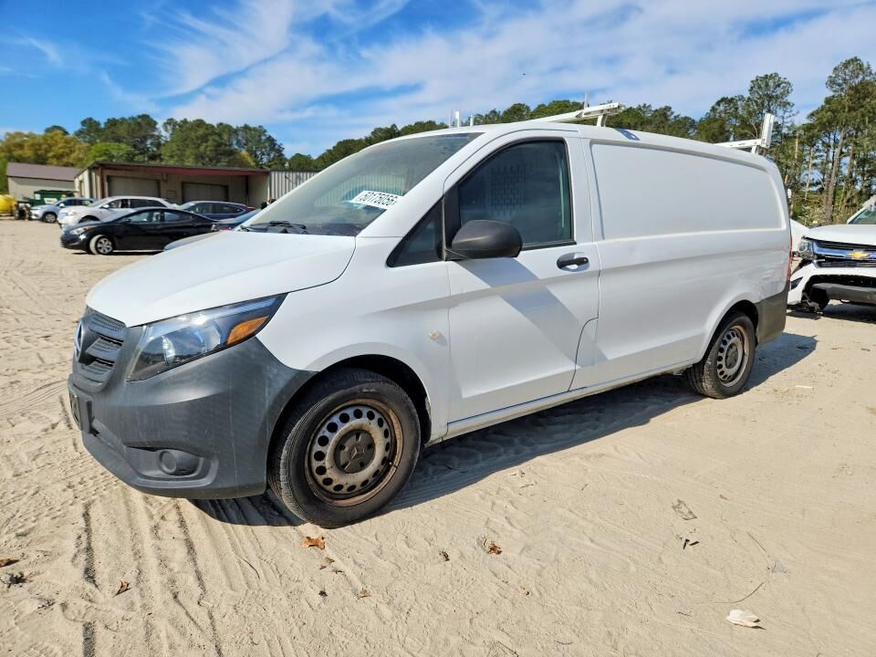 2017 MERCEDES-BENZ METRIS
