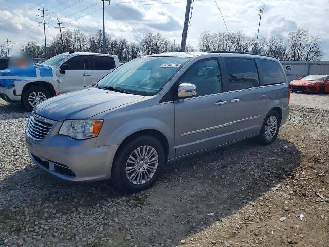 2013 CHRYSLER Town and Country
