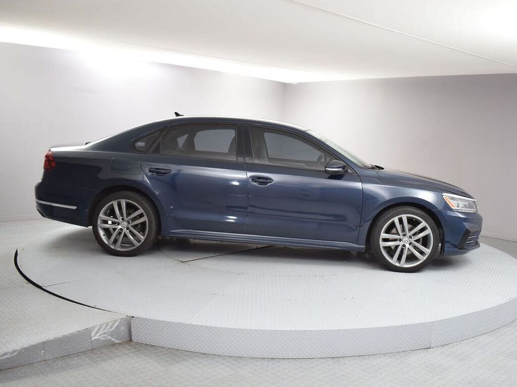 2018 VOLKSWAGEN Passat