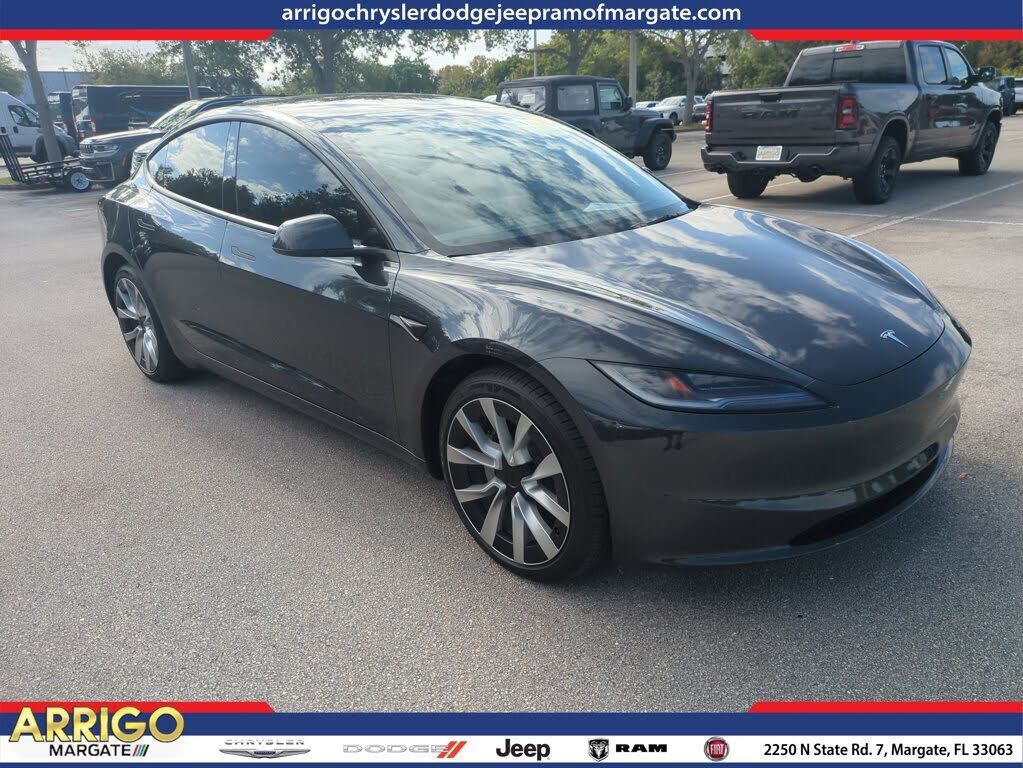2025 TESLA Model 3