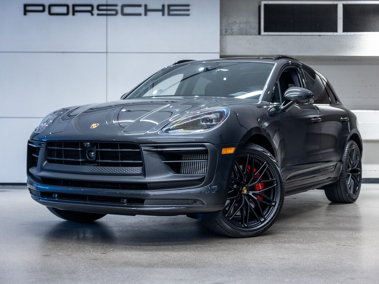 2026 PORSCHE Macan