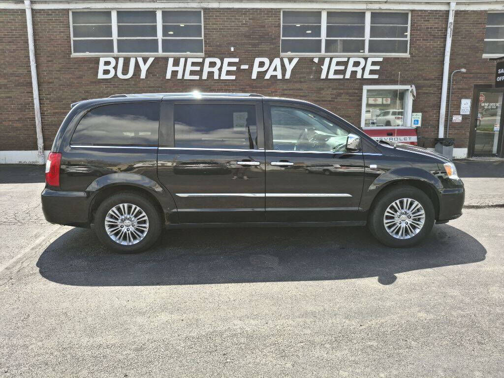 2014 CHRYSLER Town and Country
