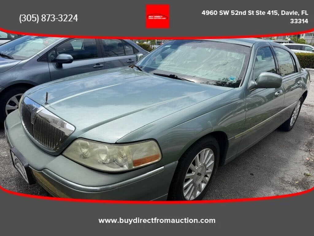 2004 LINCOLN Town Car