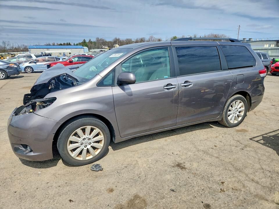 2014 TOYOTA Sienna