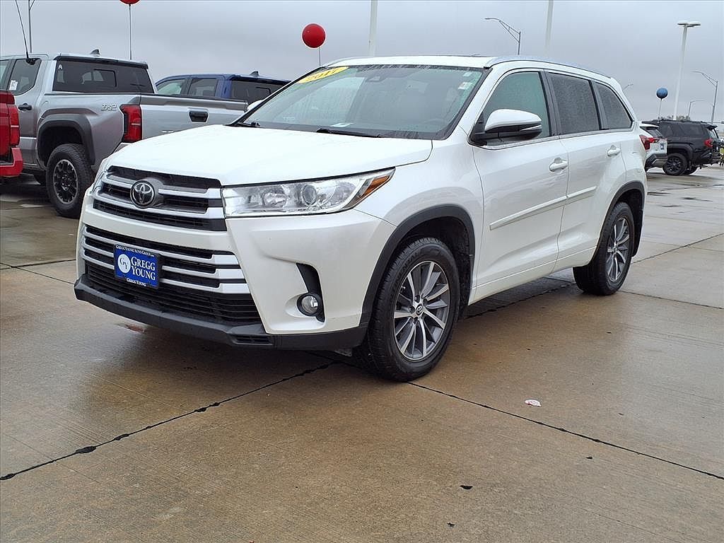 2017 TOYOTA Highlander