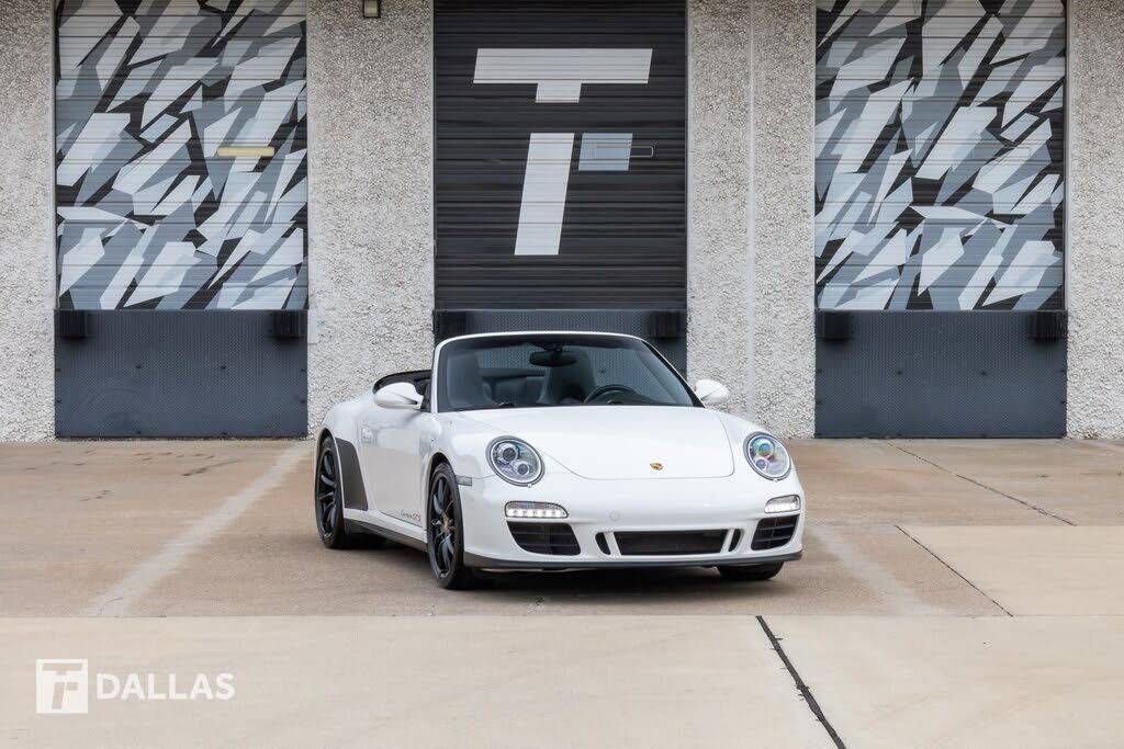 2011 PORSCHE 911
