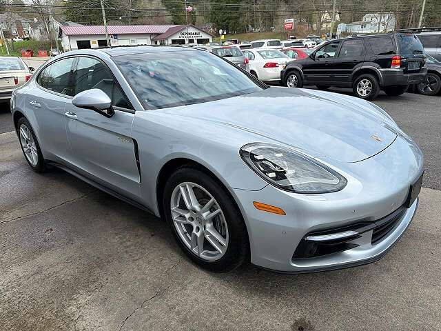 2018 PORSCHE Panamera