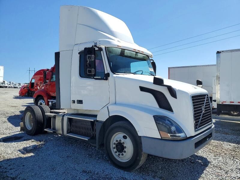 2017 VOLVO TRUCK VNL