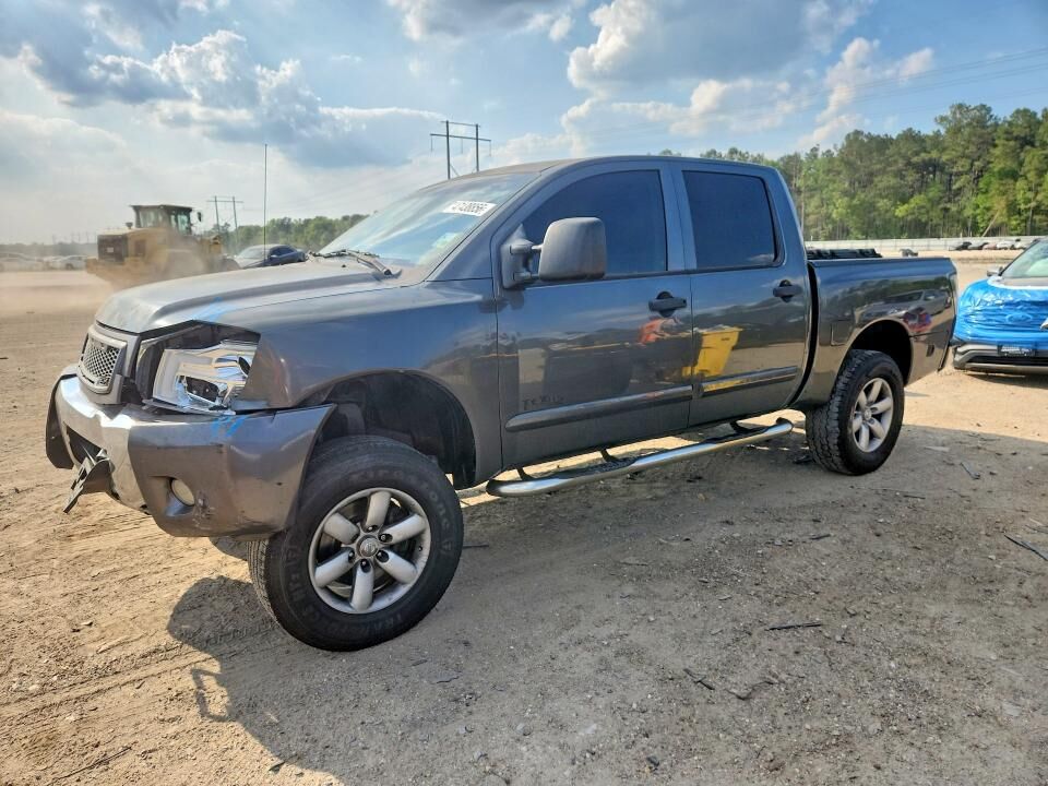 2011 NISSAN Titan