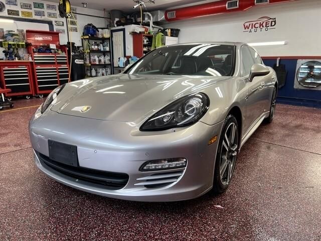 2011 PORSCHE Panamera