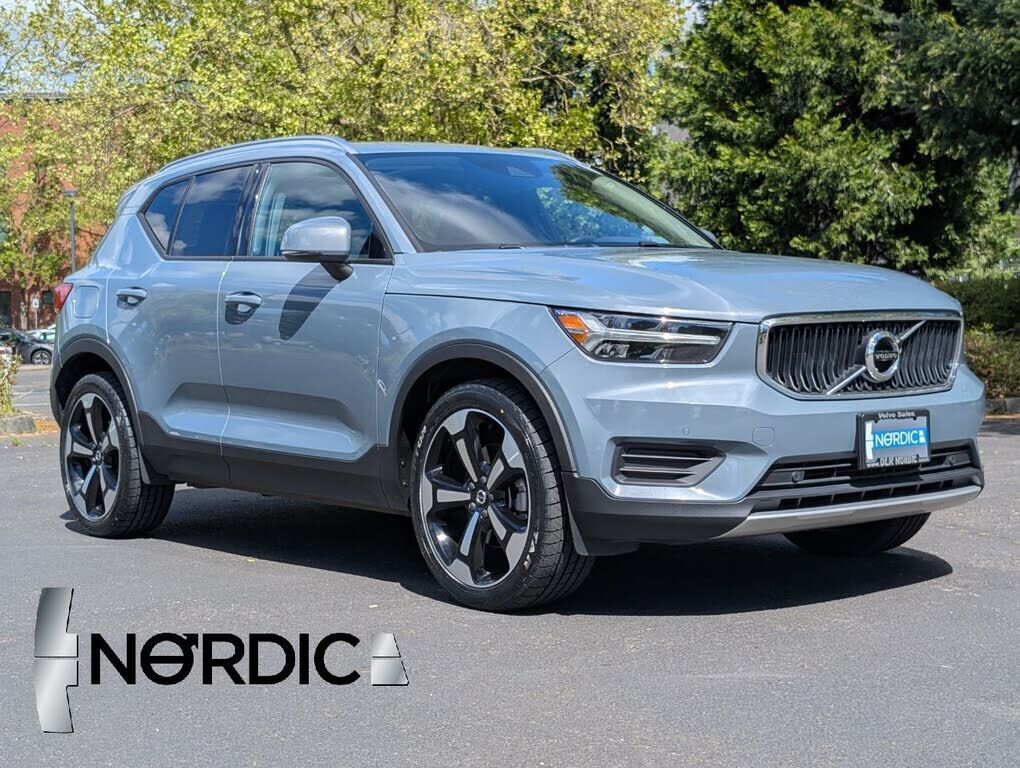 2020 VOLVO XC40
