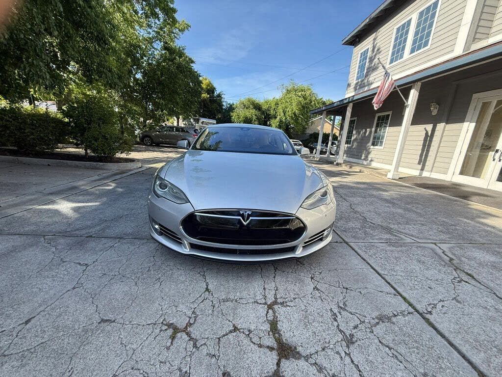 2015 TESLA Model S