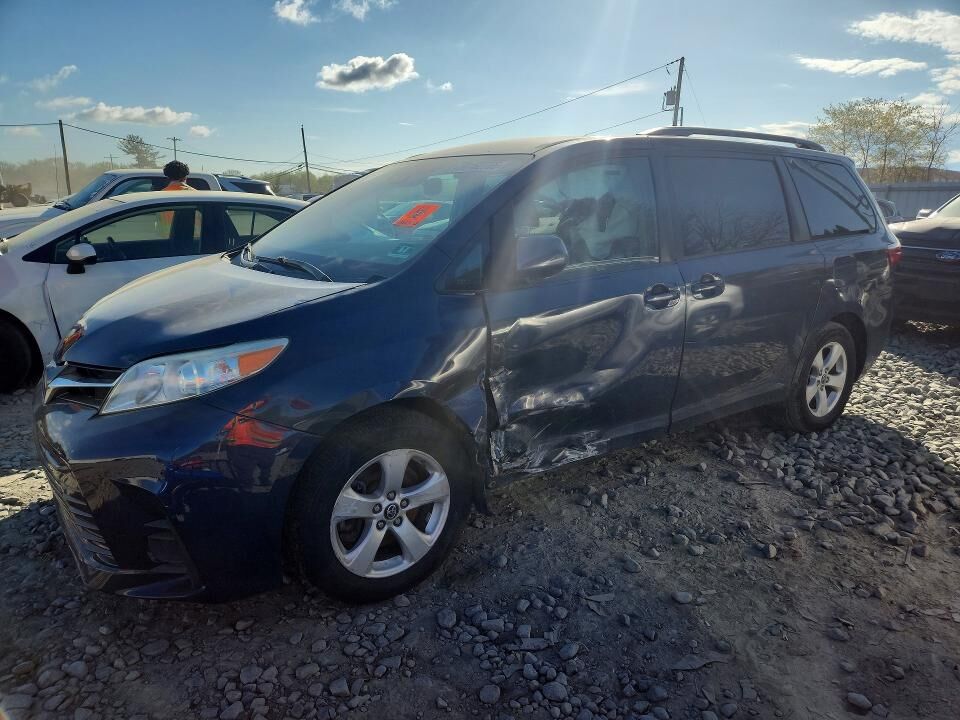 2018 TOYOTA Sienna