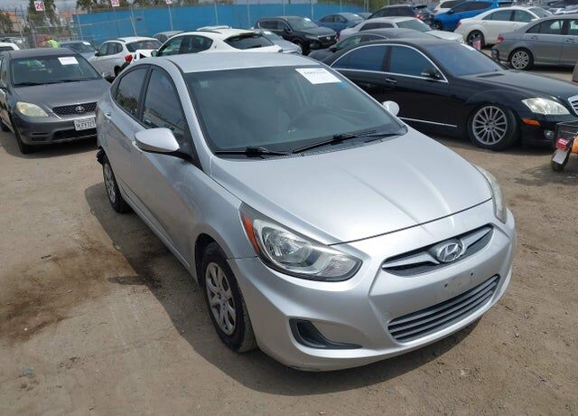 2012 HYUNDAI Accent