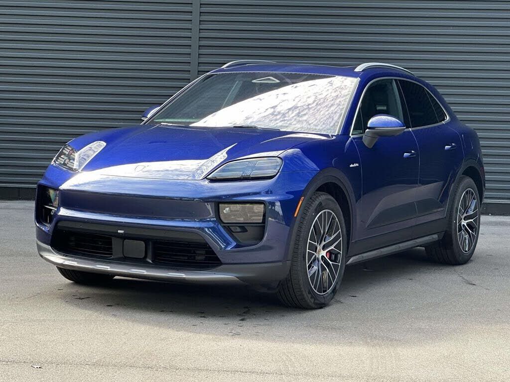 2025 PORSCHE Macan