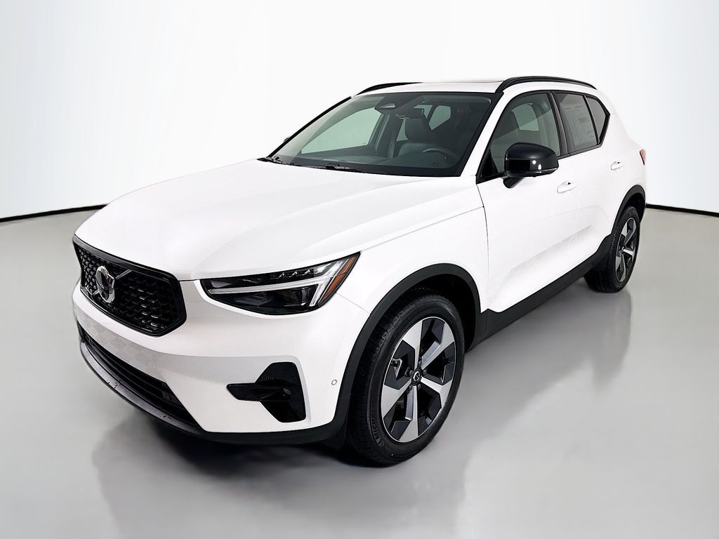 2026 VOLVO XC40