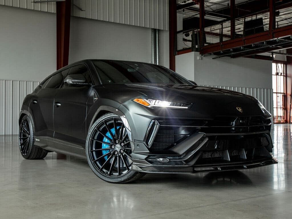 2023 LAMBORGHINI URUS