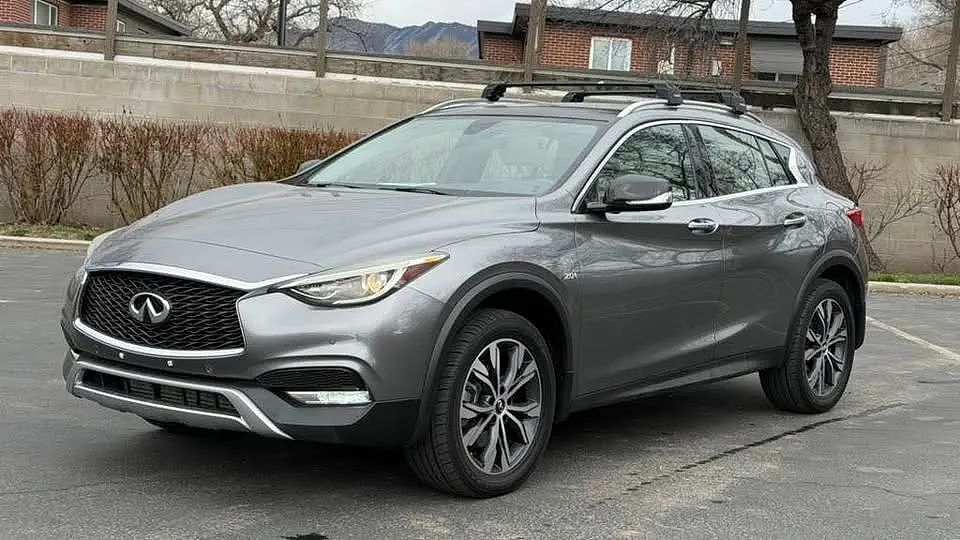 2017 INFINITI QX30