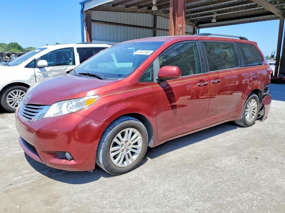 2017 TOYOTA Sienna