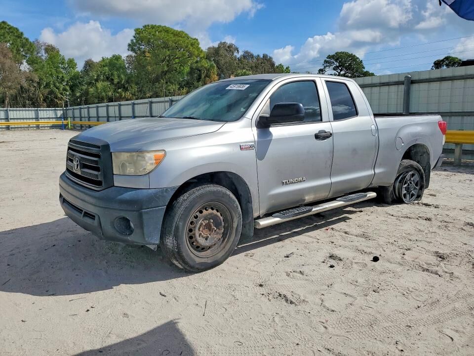 2011 TOYOTA Tundra