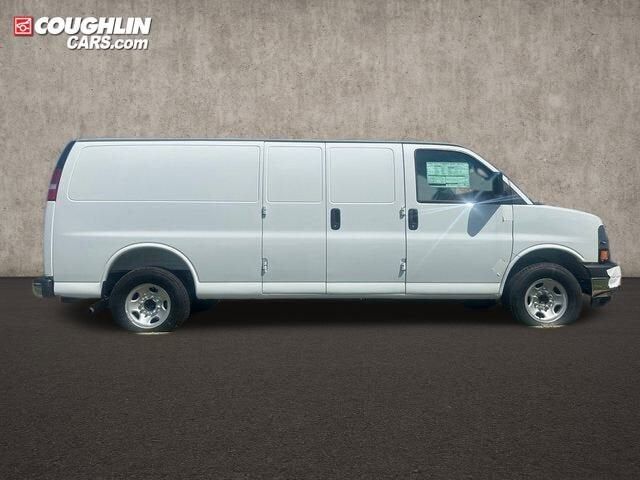 2025 CHEVROLET Express