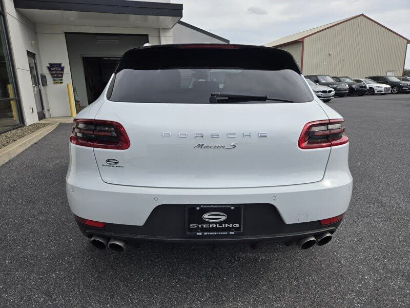 2017 PORSCHE Macan