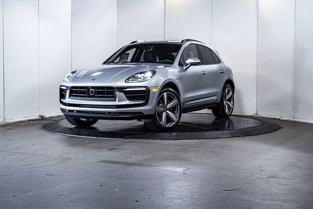 2025 PORSCHE Macan