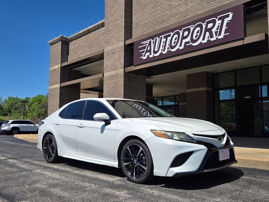 2018 TOYOTA Camry