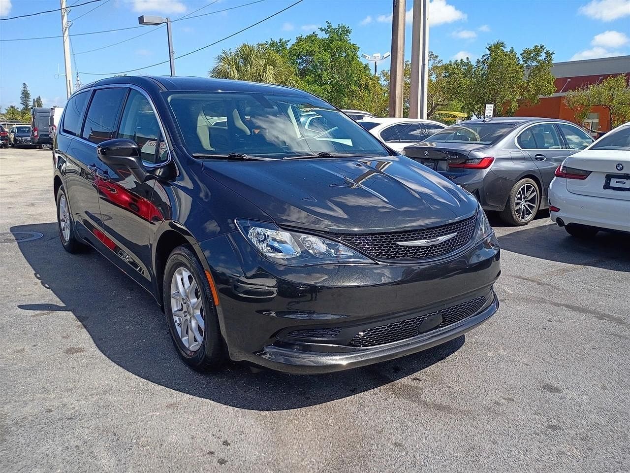 2022 CHRYSLER Voyager