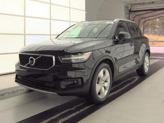 2022 VOLVO XC40
