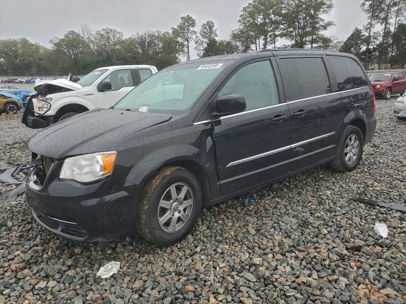 2013 CHRYSLER Town and Country