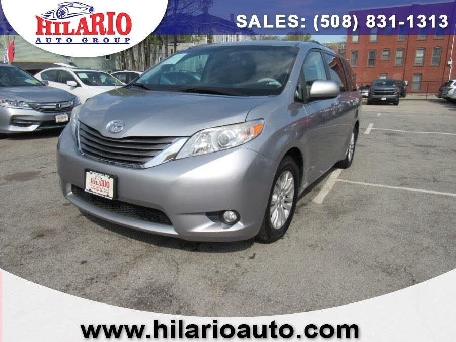 2012 TOYOTA Sienna