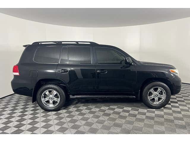 2011 TOYOTA Land Cruiser