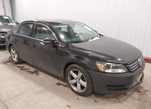 2013 VOLKSWAGEN Passat